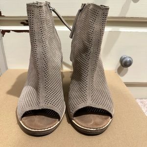 Toms gray suede peep toe bootie, size 9